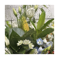 Floristens Valg Bårebuket med årstidens blomster og liljer