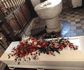 Klassisk Rød Rosenkistepynt