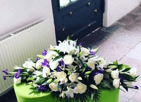 Hvid og Blå Rose Kistepynt