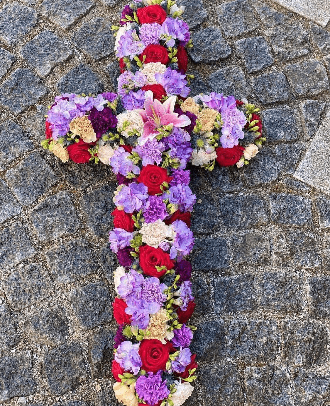 Farverigt Blomsterkors