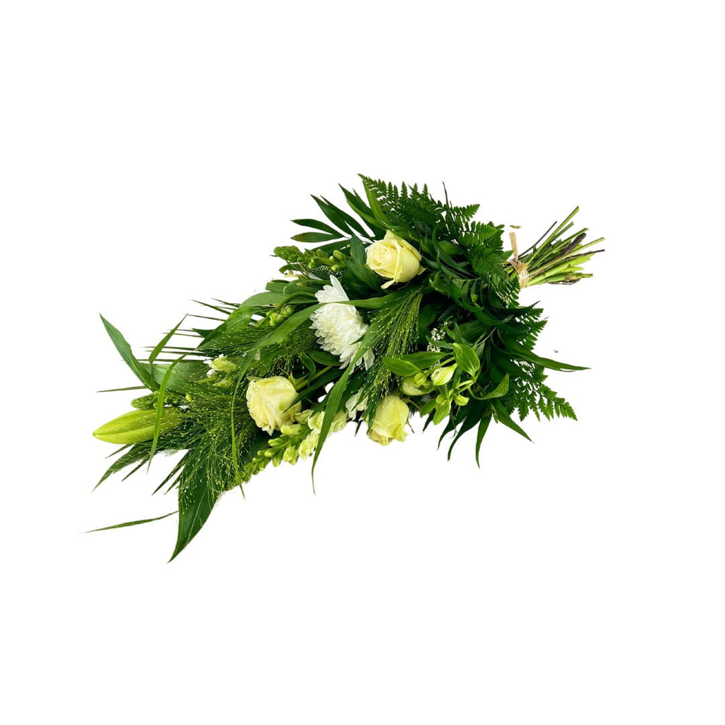 Hvid Bårebuket med hvide roser, krysantemum og lisianthus